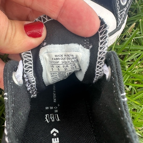 Converse Chucks Toddler/Infant Size 5 Allstar Shoes Black and white. Never worn - Picture 6 of 6